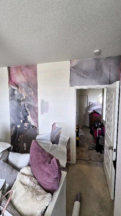 Instagram post from decora.wallpaper. This post is in position 5.